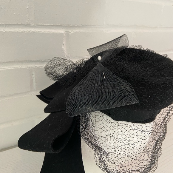 Womens Classic Vintage Elegant Black Veiled With Pearl Pin Church Fascinator Hat - Picture 4 of 10